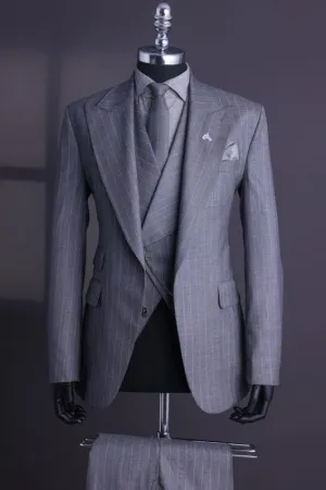 Chic Peaked Lapel Three Pieces Striped Gray Business Suits Wedding Suits for Men